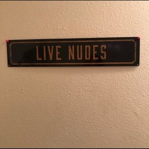Live nudes sign